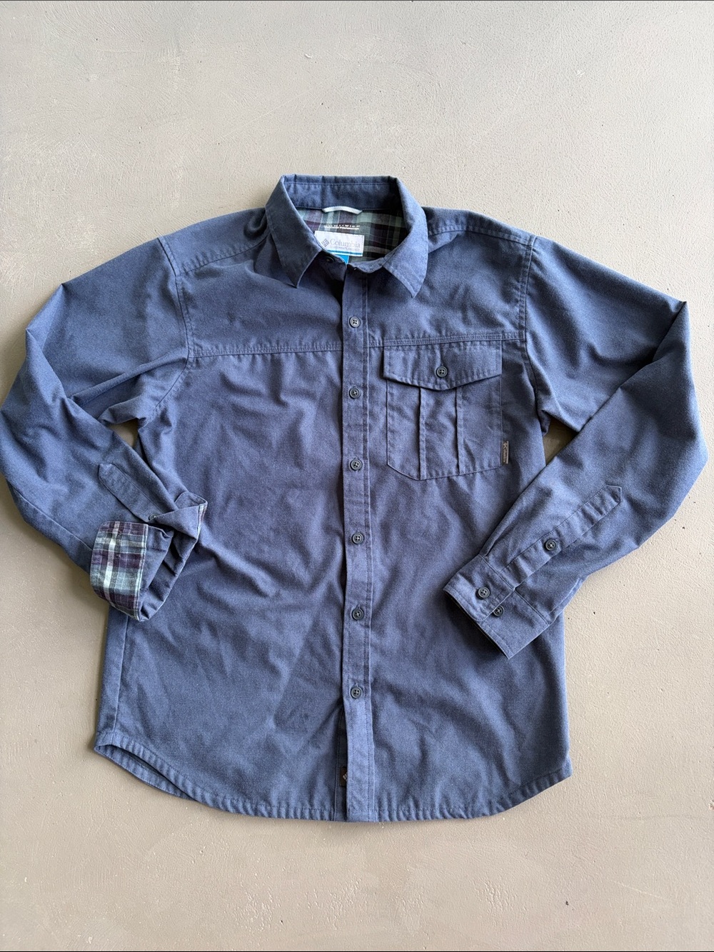 Columbia Omni-Wick Men's Blue Casual Button-Down Shirt with Plaid Cuff Accents
